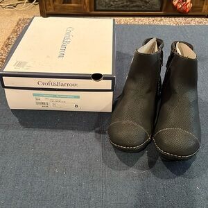 NWT Croft&Barrow Black (flat heel) ankle boots (size 8)